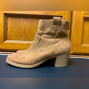 Dolcetta Gavin Womens' Ankle Zip Up Booties Saddle Brown US 7 Medium